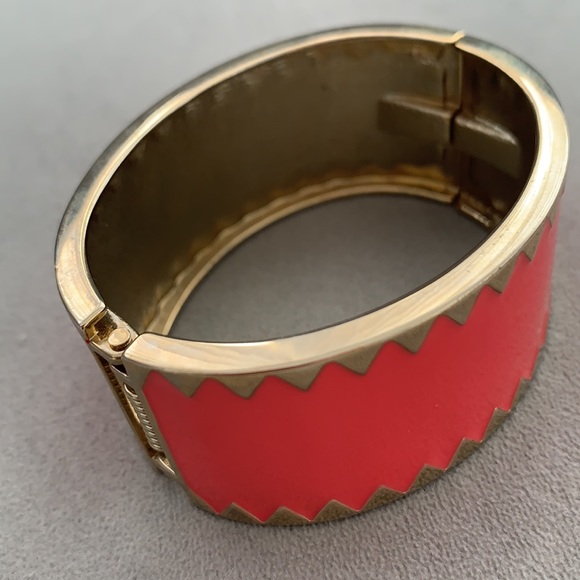 🤩🔥CORAL Enamel Bangle Wide Bracelet - Picture 3 of 10